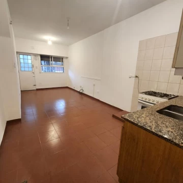 Venta Departamento Planta Baja Frente. Patio. Sin Expensas. Parque Independencia. Rosario