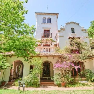 "La Querencia" del Arq. Martín Noel - Casa estilo colonial en Olivos, de vias a Libertador!