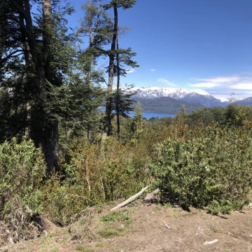 Semi vista al Lago - Terreno en  Villa La Angostura