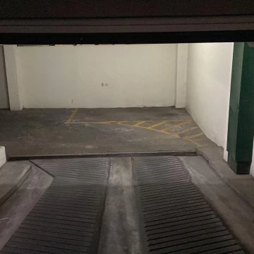 Cochera en centro de Martínez en subsuelo sobre Albarellos
