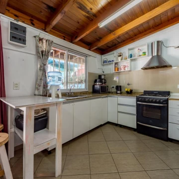 VENTA/PERMUTA - Casa 2 dormitorios, jardín y  piscina - Barrio Tango, Fisherton.