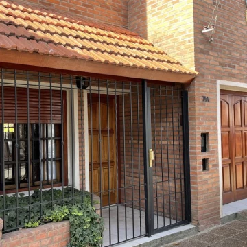 Casa en Venta 2 Dormitorios con Cochera Barrio Arroyito