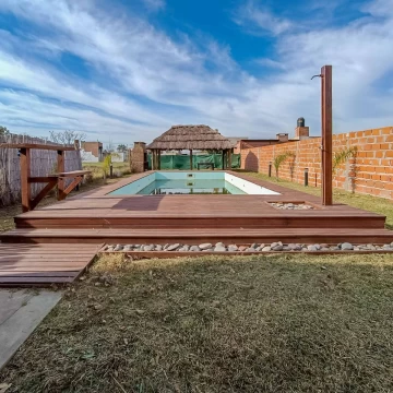 VENTA/PERMUTA - Casa - 3 Dormitorios - Pileta - Cochera - Luis Palacios, San Lorenzo.