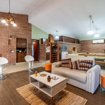 VENTA - Casa 3 dormitorios, jardín, piscina y parrillero - Garita 12, Funes.