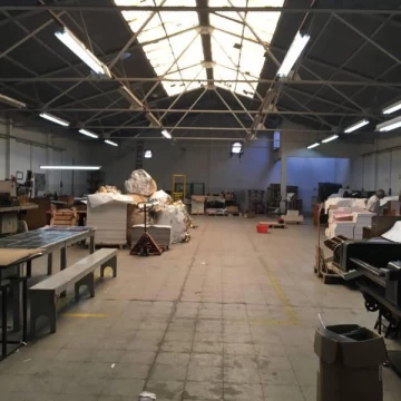 Establecimiento industrial de 834 m2 cubiertos