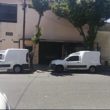 Establecimiento industrial de 800 m2 en Avellaneda en la localidad de Piñeyro. Excelente ubicación.