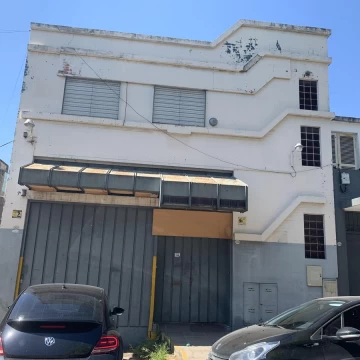 Depósito de 736 m2 en Pompeya