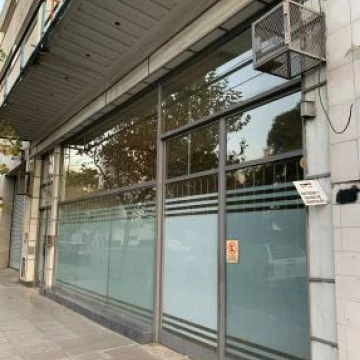 VENTA Local en Caseros 1717, muy vistoso, casi 700 m2. Mixtura 4