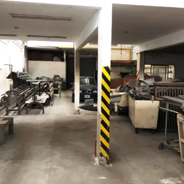 DEPOSITO / GALPON EN LANUS DE 533 M2 CON ZONIFICACION INDUSTRIAL