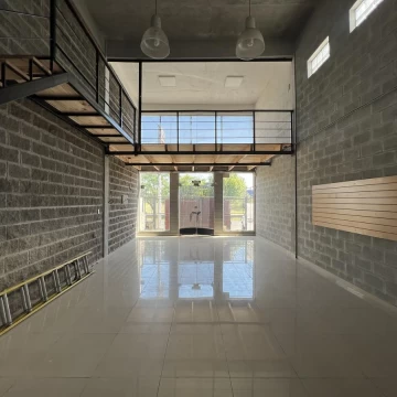 VENTA DE LOCAL EN CASTELAR OPORTUNIDAD