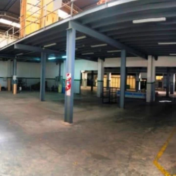 Desarrollado sobre una manzana atípica con superficie de 2698 m2 m2 de forma rectangular