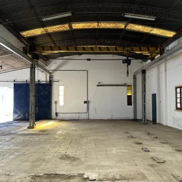 Galpón  Quilmes Oeste de 600 m2 cub. aproximados