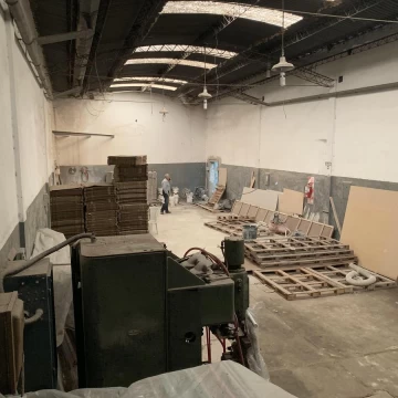 Depósito de 650 m2 cubiertos desarrollados s/ doble frente