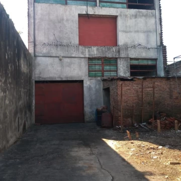 Depósito en Valentín Alsina de 520 m2 cub. aprox.