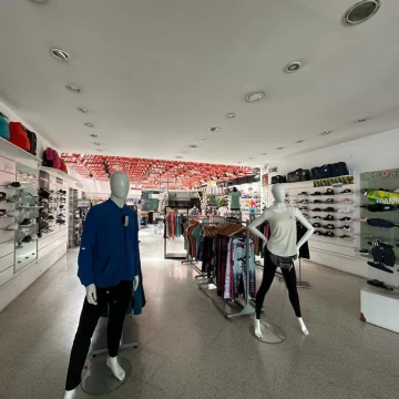 Excelente Local sobre Av 14, frente a la estación de Berazategui - 890 m2
