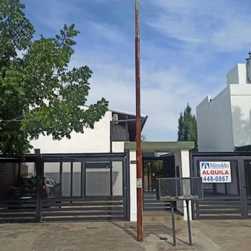 EN VENTA COMPLEJO EN FUNES 4 DEPARTAMENTOS 3 COCHERAS Y ESPACIOS COMUNES IDEAL INVERSORES