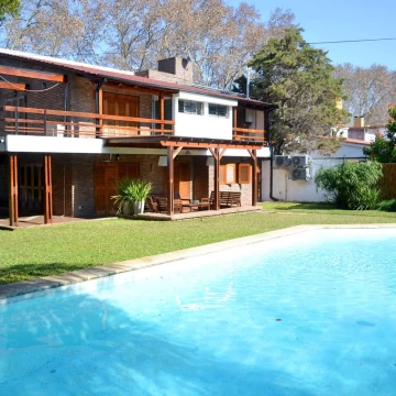 Venta casa en Rosario  Alberdi.