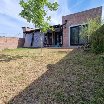 Casa en  Los Pinos - Alvarez
