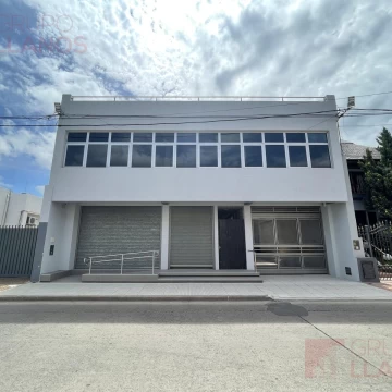 Local a estrenar en alquiler en Colón N° 853, Centro de Luján.