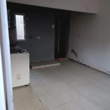 VENTA CASA INTERNA DOS DORMITORIOS - CENTRO, PÉREZ