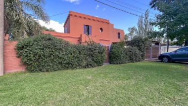 Casa en San Eduardo Fisherton esquina sobre Newbery! Acepta permuta !
