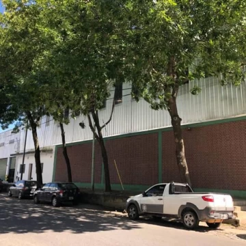 Excelente deposito con salida a dos calles