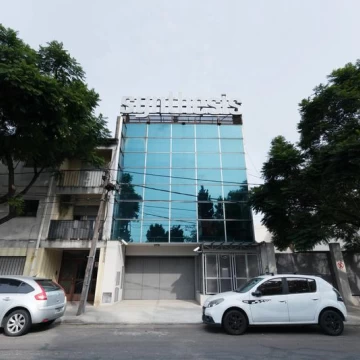 Edificio de oficinas. Ubicación estratégica frente a Panamericana. Florida Oeste