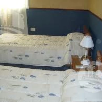 Hotel 23 hab.    local