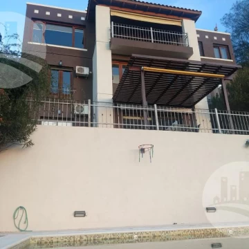 Casa 4 hab. Excelente ubicación y vista
