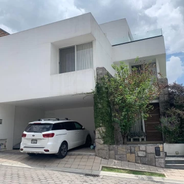 CASA EN VENTA EN ARBOLEDAS DE ZAVALETA 10A, CALZADA ZAVALETA