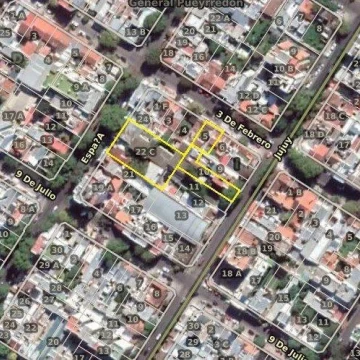 Lote en La Perla con salida a tres calles