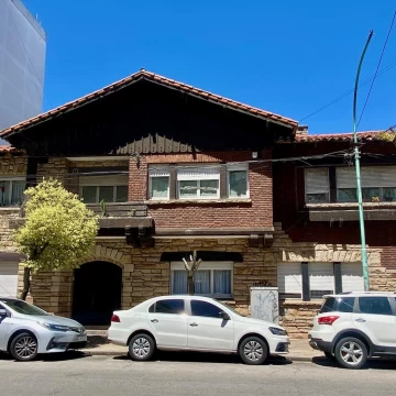 Departamento en Plaza Mitre con dependenciaa de servicio