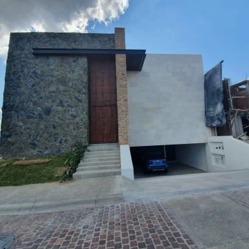 CASA RESIDENCIAL PLUS EN VENTA EN LOMAS DE ANGELÓPOLIS III CASCATTA