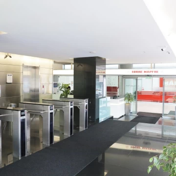 Oficina en Alquiler  Ciudad Vieja, torre Mapfre, frente Plaza Independencia