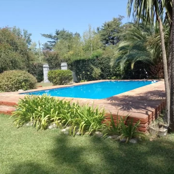 Casa Quinta con Pileta en  