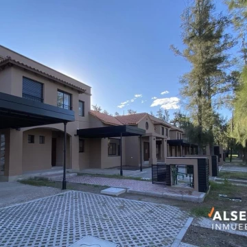 CASA 3 DORMITORIOS CONDOMINIO VENTA FISHERTON ROSARIO