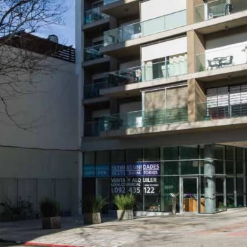 Venta con renta local en el corazón de Cordón