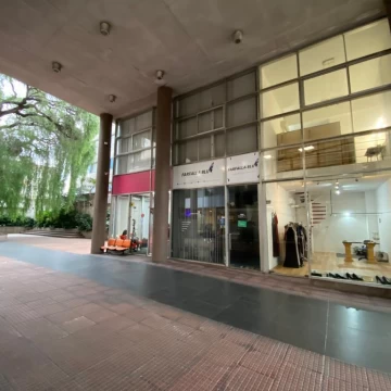 3 Locales Comerciales en Venta con Renta