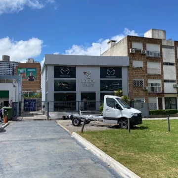 Local en Venta  sobre avenida