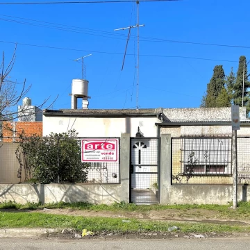 casa a la venta en lujan calle libertad esquina la paz 