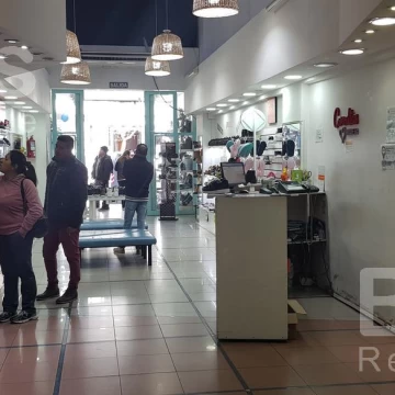Venta de Local  con Depósito y  Cocheras en Once