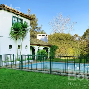 Casa con Gran piscina y parque - Country Banco Provincia