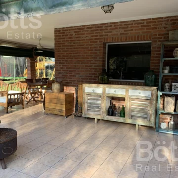 Venta Increíble Casa con Piscina en Country Banco Provincia