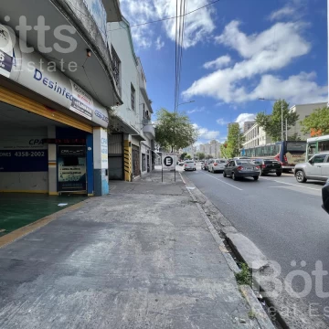 Local en Avellaneda sobre Avenida Manuel Belgrano