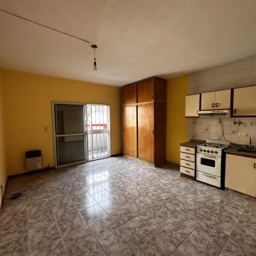 Monoambiente c balcon al frente - Echesortu