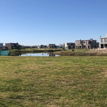 Lote en venta en Naudir  la Laguna Plano con proyecto aprobado !!!