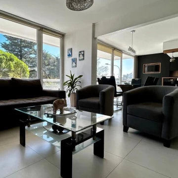 Departamento 4 ambientes en Playa Grande con 2 cocheras