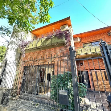 Venta/Casa/Lote Propio/Jardín/AptoCredito/5Amb/MonteCastro/Permuta